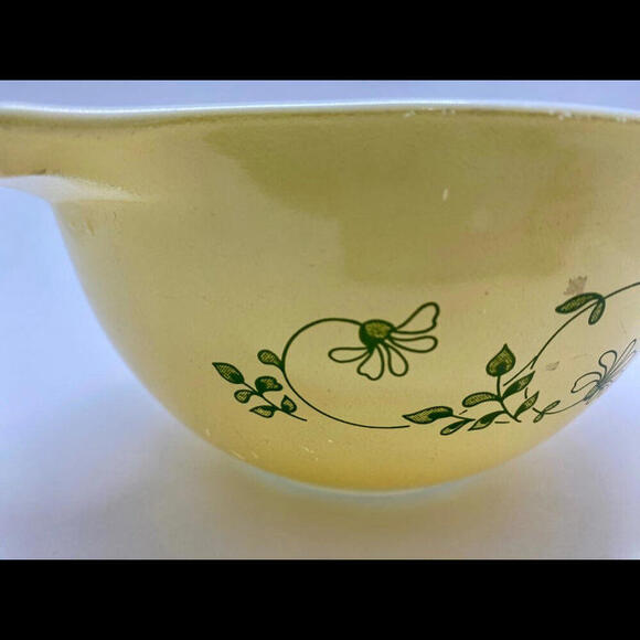 Small Shenandoah Pyrex Bowl - Picture 3 of 5